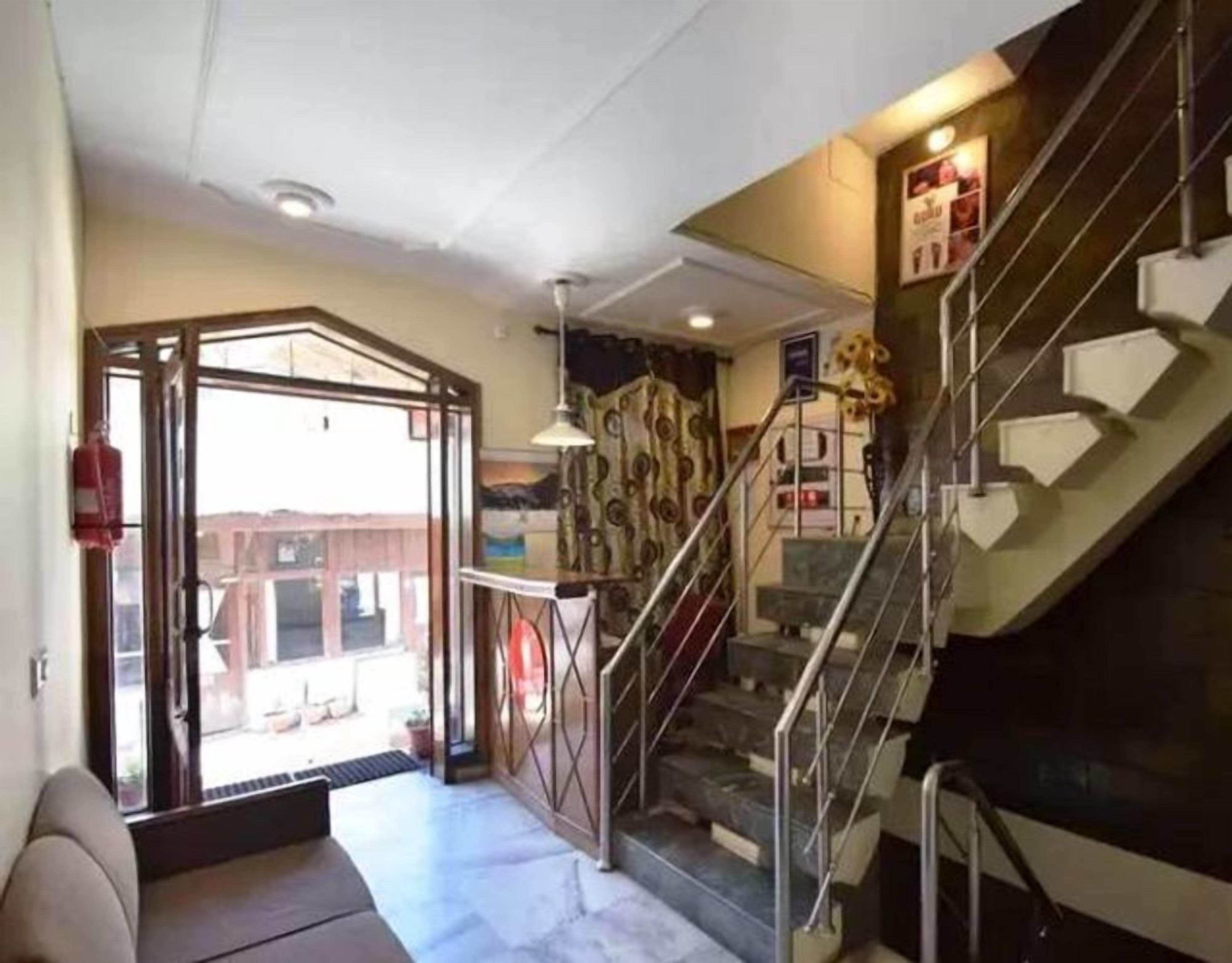 Oyo 10229 Hotel Crystal - Manali (Himachal Pradesh) — Photos 3